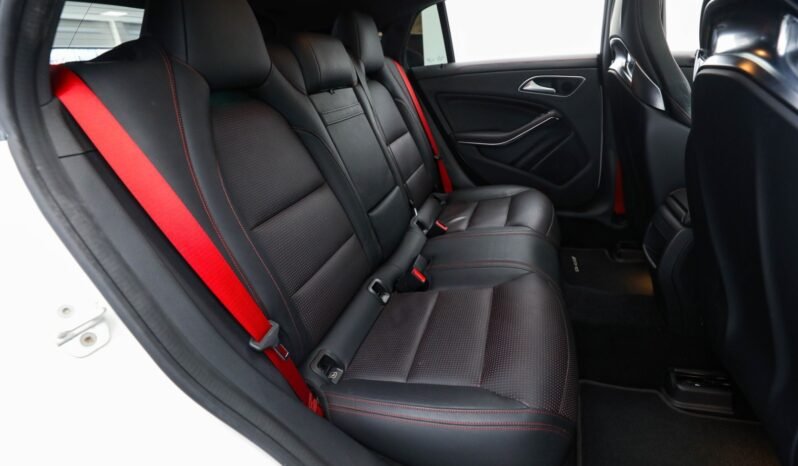
								Mercedes-Benz CLA 45 AMG Shooting Brake full									
