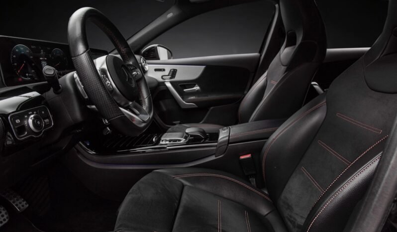 
								Mercedes-Benz A 220 4MATIC 2x AMG full									