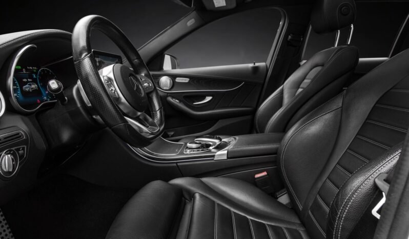 
								Mercedes-Benz C300 de 2x AMG full									