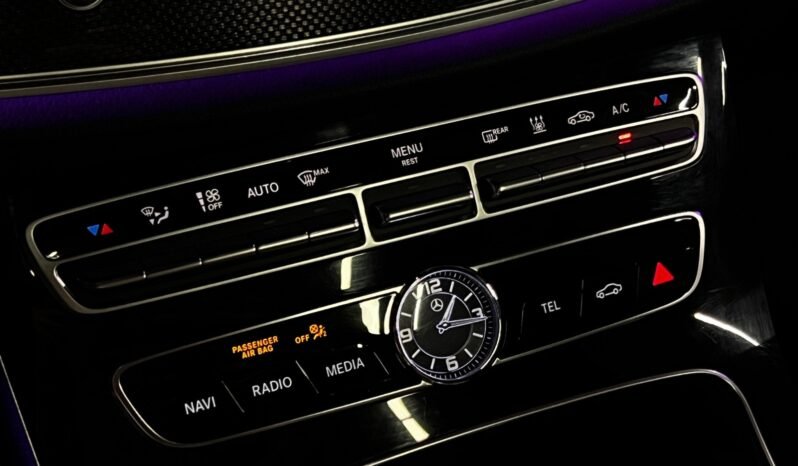 
								Mercedes-Benz E 300 de 4MATIC 2x AMG full									