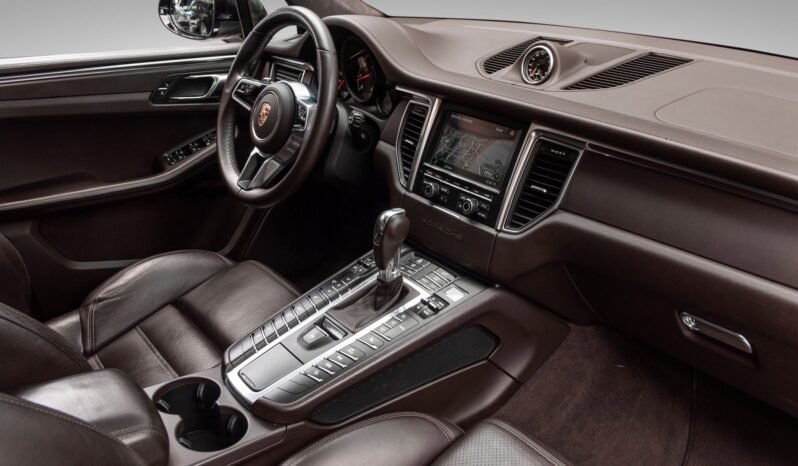 
								Porsche Macan Turbo 3.6 V6 400 ch full									