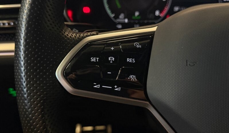 
								Volkswagen Touareg R eHYBRID V6 4MOTION full									