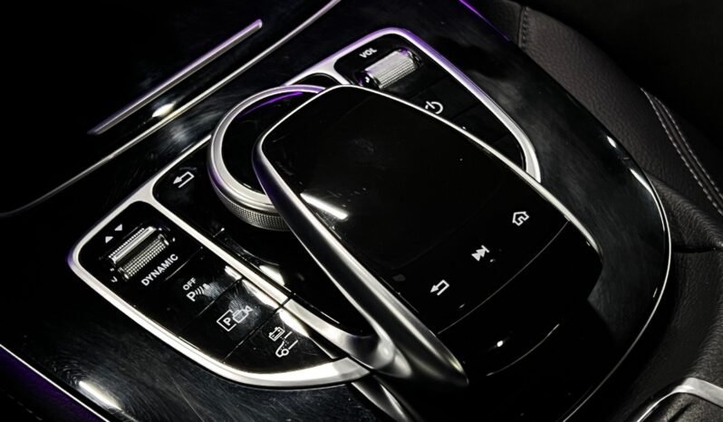 
								Mercedes-Benz E 300 de 4MATIC 2x AMG full									