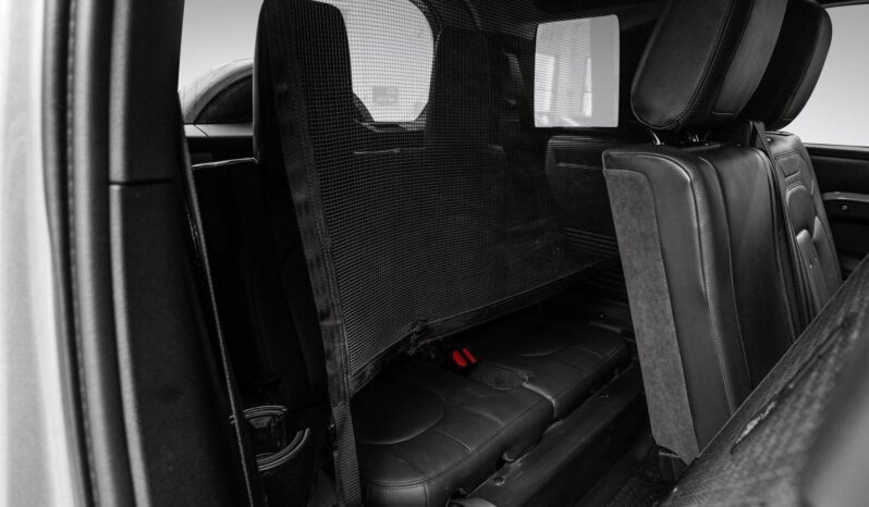 
								Land Rover Defender 110 D240 – Première Édition full									