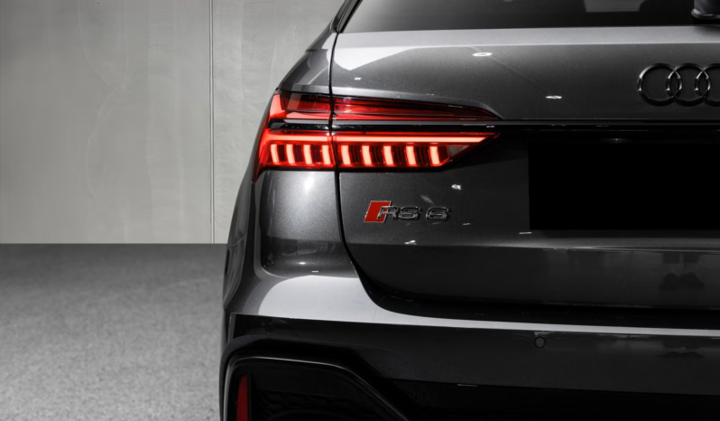 
								Audi RS6 Avant 4.0 TFSI quattro full									