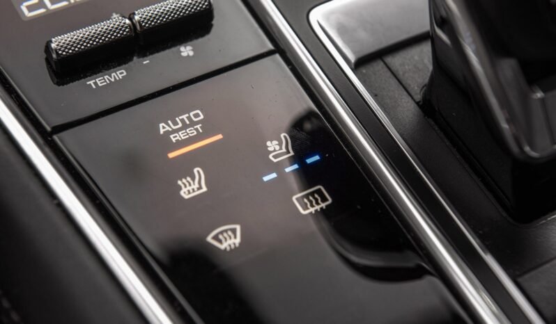 
								Porsche Panamera E-Hybrid SportDesign full									