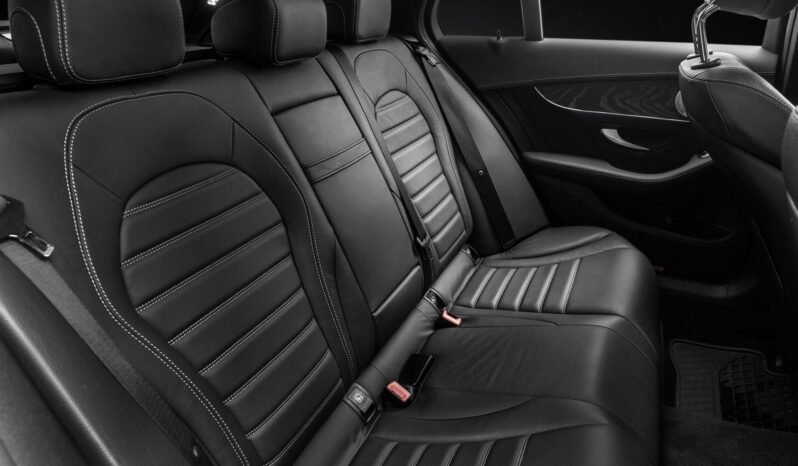 
								Mercedes-Benz C300 de 2x AMG full									