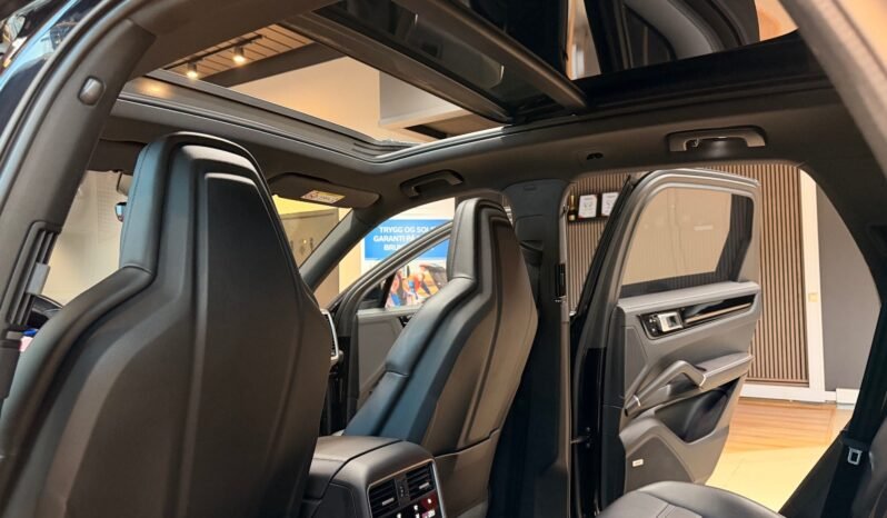 
								Porsche Cayenne E-Hybrid Sport Design full									