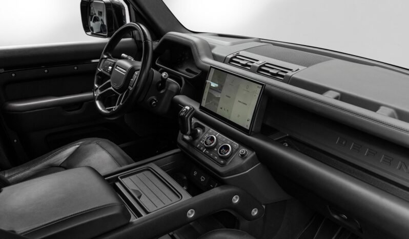 
								Land Rover Defender 110 HSE P400e full									