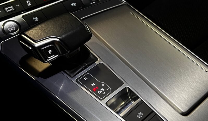 
								Audi A7 55 TFSI V6 S line full									