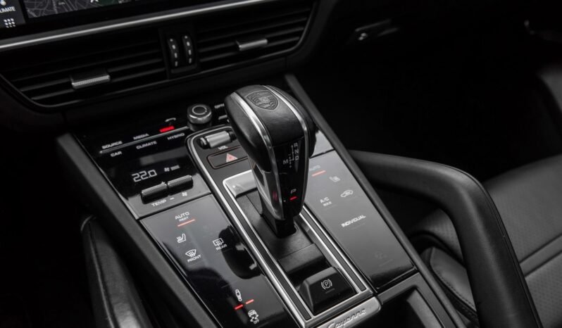 
								Porsche Cayenne Coupé E-Hybrid SportDesign full									