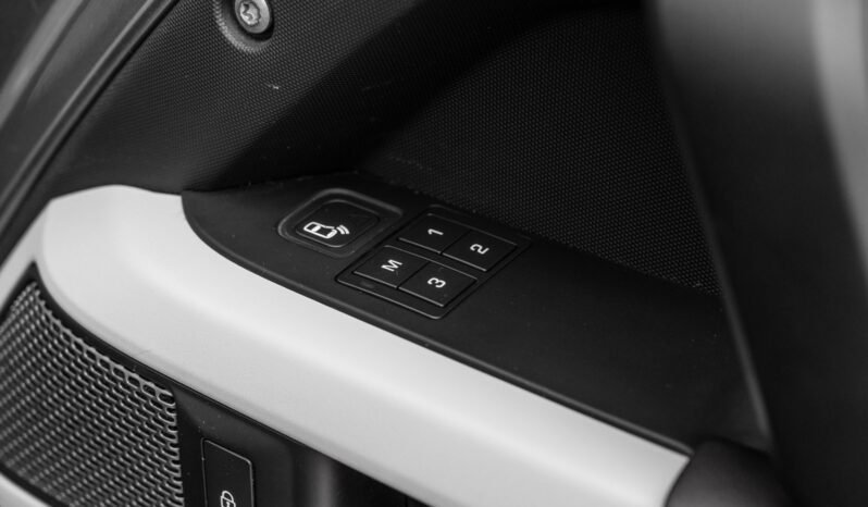 
								Land Rover Defender 110 D240 – Première Édition full									