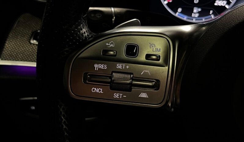 
								Mercedes-Benz E 300 de 4MATIC 2x AMG full									