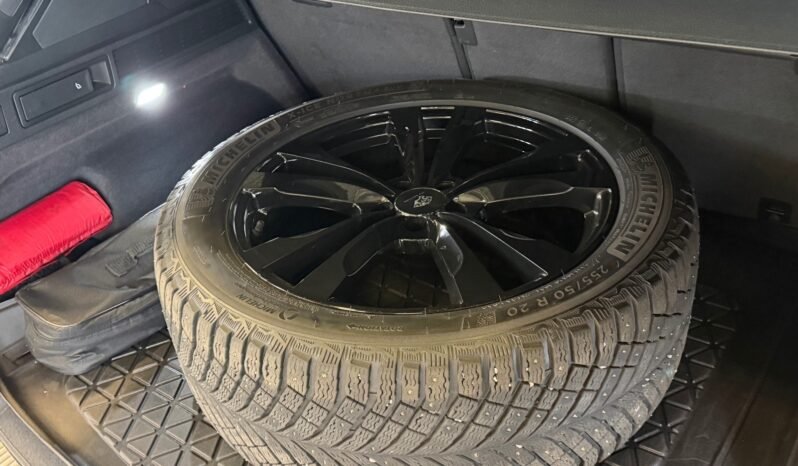 
								Volkswagen Touareg R eHYBRID V6 4MOTION full									
