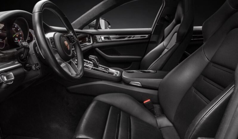 
								Porsche Panamera E-Hybrid SportDesign full									