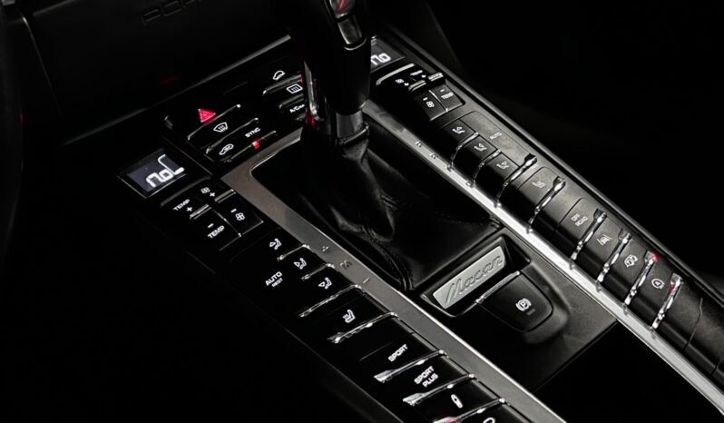 
								Porsche Macan GTS full									