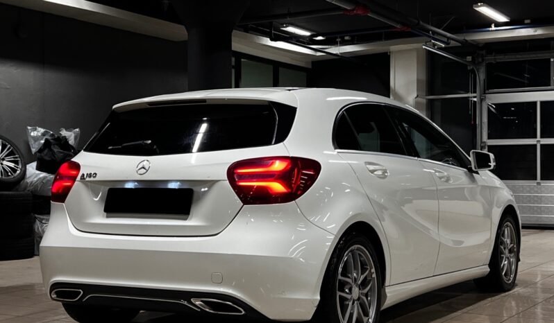 
								Mercedes-Benz A 180 full									