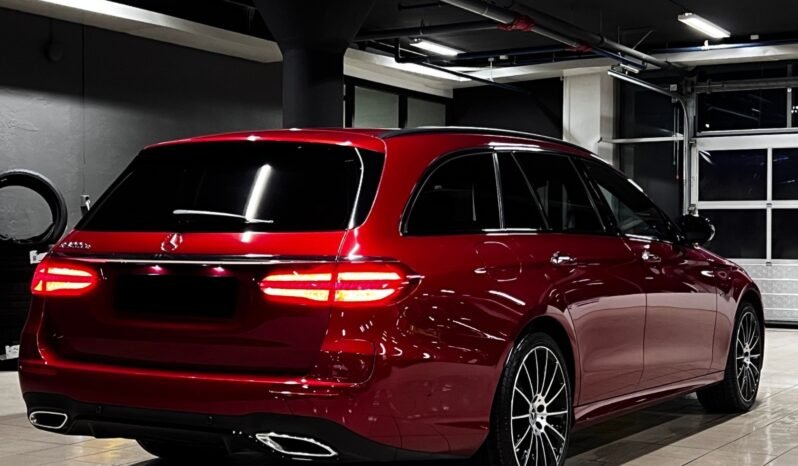 
								Mercedes-Benz E 300 de 4MATIC 2x AMG full									