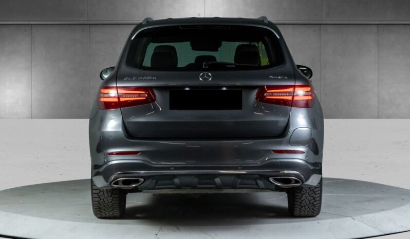 
								Mercedes-Benz GLC 350 e Plug-in Hybrid AMG full									