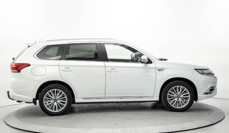 
								Mitsubishi Outlander PHEV 2.4 Instyle+ AWD full									