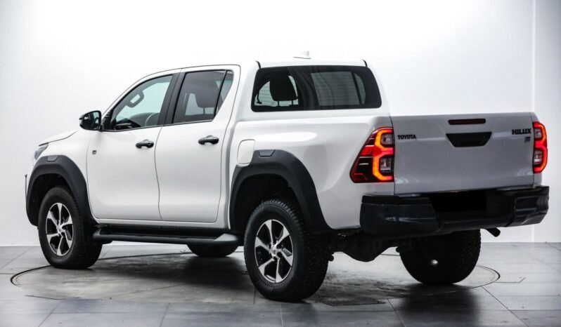 
								Toyota HiLux 2.8 D-4D 204 ch D-Cab 4WD GR Sport full									
