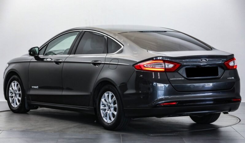 
								Ford Mondeo Hybrid full									