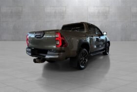 Toyota HiLux 2.8 D-4D 204 ch D-Cab 4WD SR+ Invincible X Automatique