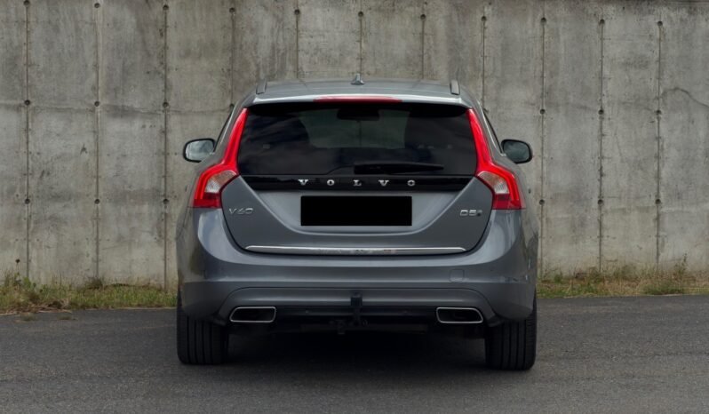 
								Volvo V60 D5 Twin Engine AWD Momentum full									