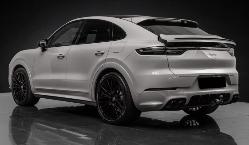 
								Porsche Cayenne Coupé E-Hybrid SportDesign full									
