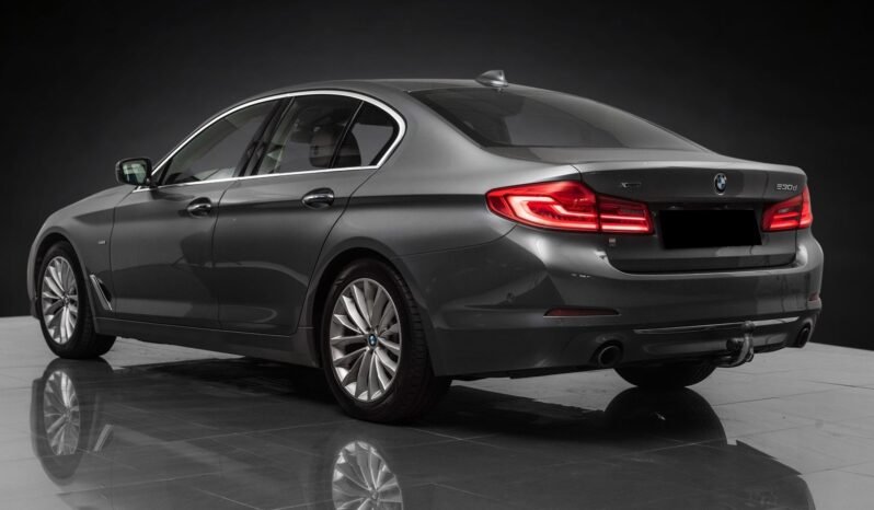 
								BMW 530d xDrive Luxury Line full									