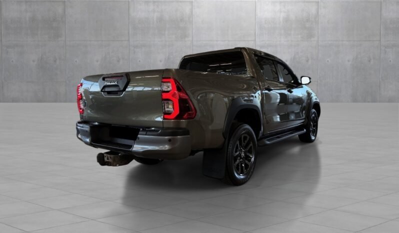 
								Toyota HiLux 2.8 D-4D 204 ch D-Cab 4WD SR+ Invincible X Automatique full									