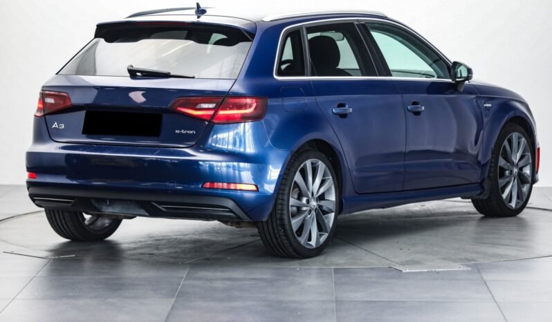 
								Audi A3 Sportback e-tron full									