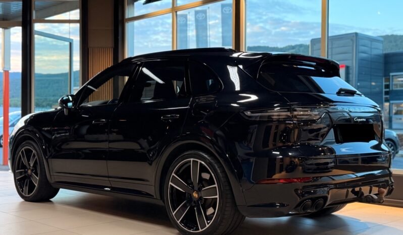 
								Porsche Cayenne E-Hybrid Sport Design full									