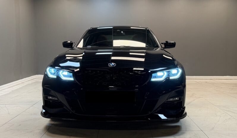 
								BMW 330e xDrive M-Sport full									