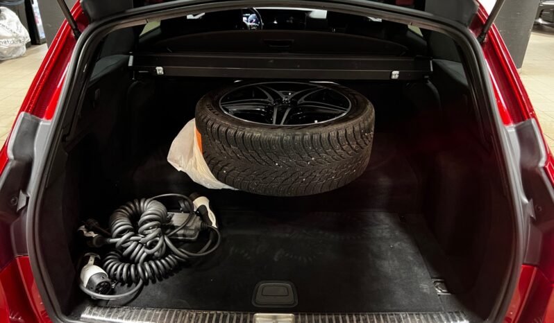 
								Mercedes-Benz E 300 de 4MATIC 2x AMG full									