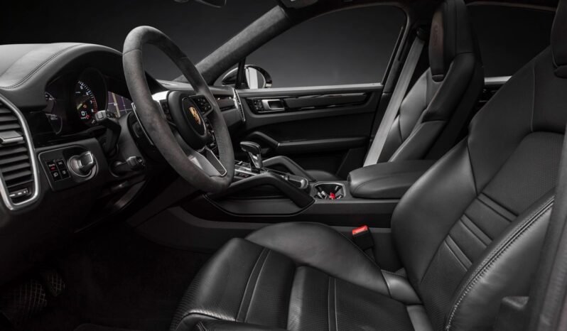 
								Porsche Cayenne Coupé E-Hybrid SportDesign full									