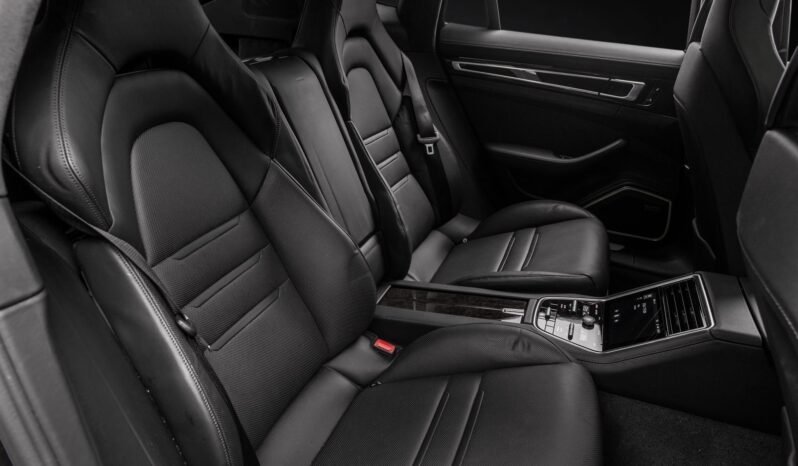 
								Porsche Panamera E-Hybrid SportDesign full									