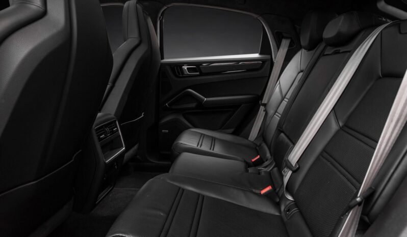 
								Porsche Cayenne Coupé E-Hybrid SportDesign full									
