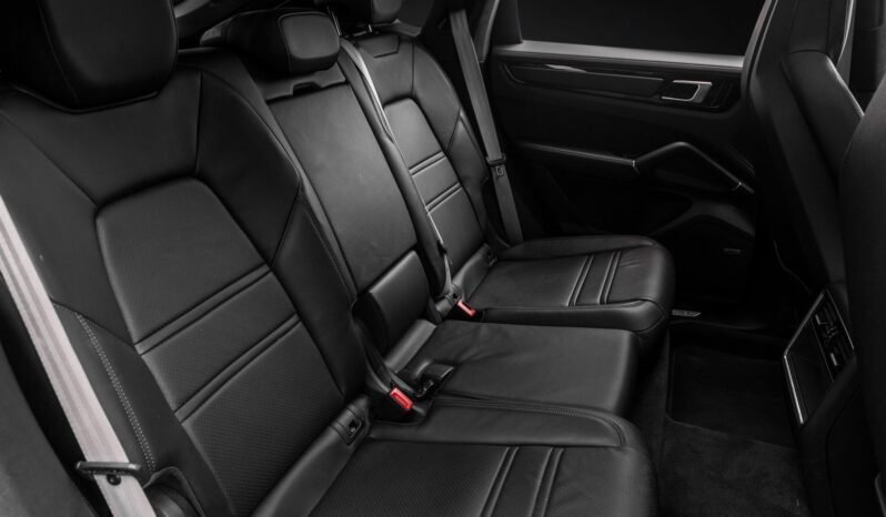 
								Porsche Cayenne Coupé E-Hybrid SportDesign full									