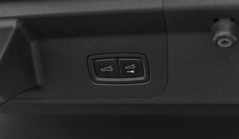 
								Porsche Panamera E-Hybrid SportDesign full									