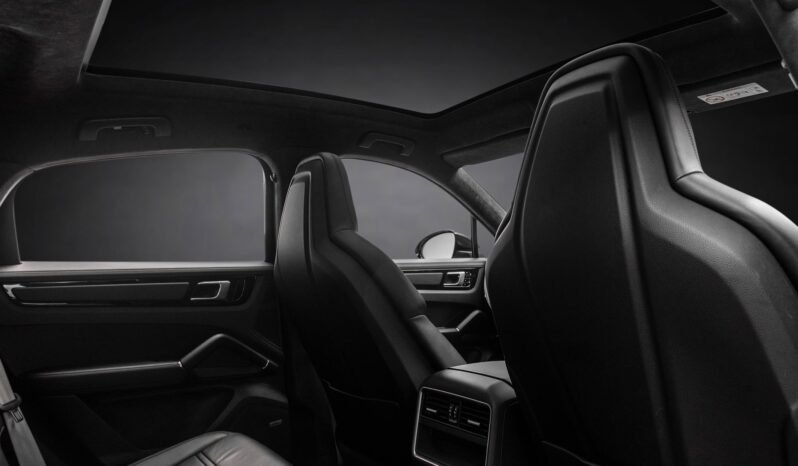 
								Porsche Cayenne Coupé E-Hybrid SportDesign full									