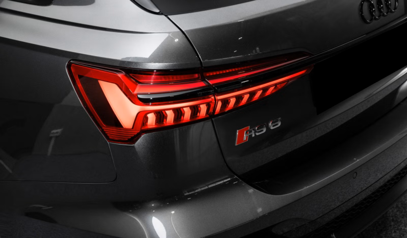 
								Audi RS6 Avant 4.0 TFSI quattro full									
