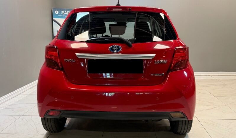 
								Toyota Yaris Hybrid full									