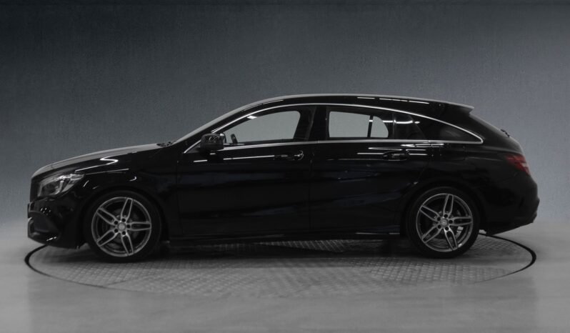 
								Mercedes-Benz CLA 180 AMG Line full									