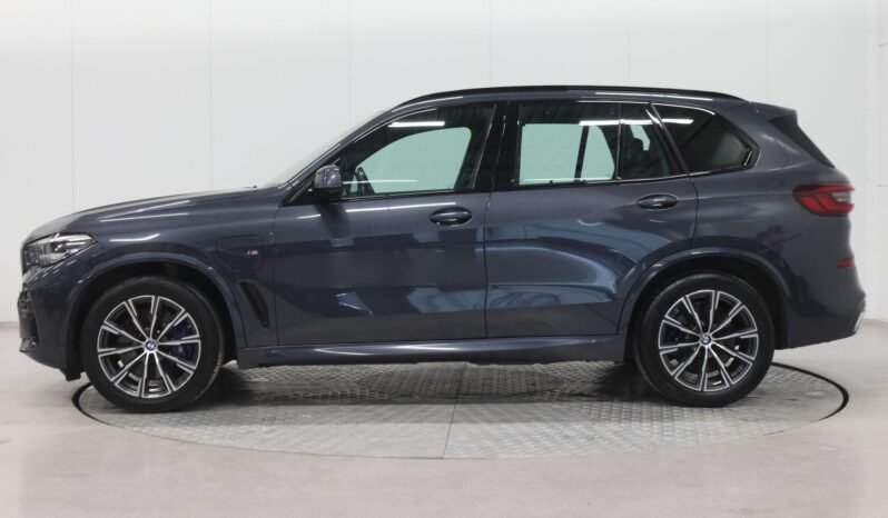 
								BMW X5 xDrive45e M Sport full									