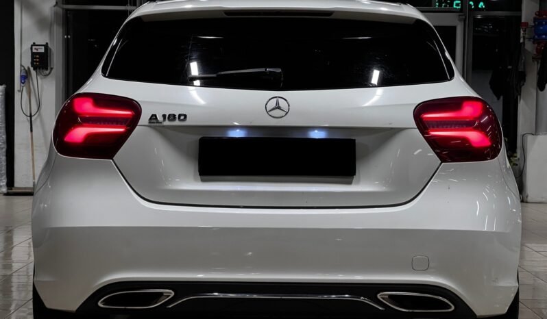 
								Mercedes-Benz A 180 full									