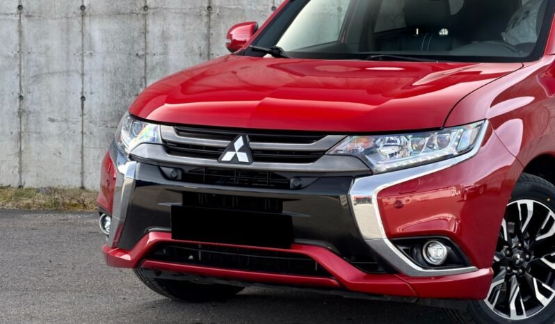 
								Mitsubishi Outlander PHEV S-Edition full									