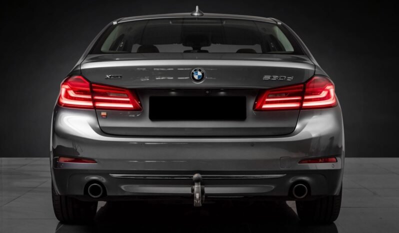 
								BMW 530d xDrive Luxury Line full									
