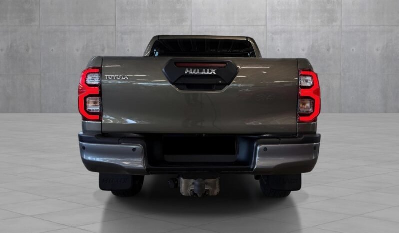 
								Toyota HiLux 2.8 D-4D 204 ch D-Cab 4WD SR+ Invincible X Automatique full									