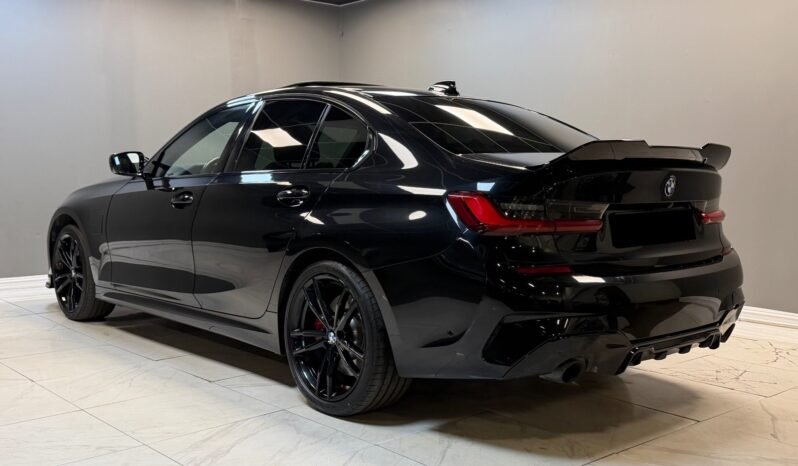 
								BMW 330e xDrive M-Sport full									